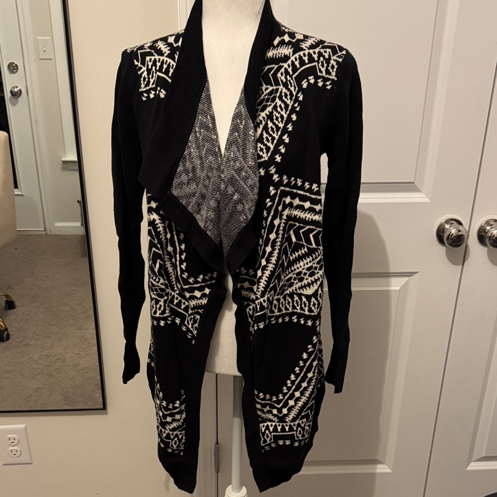 Black and White Patterned Women's Sweater